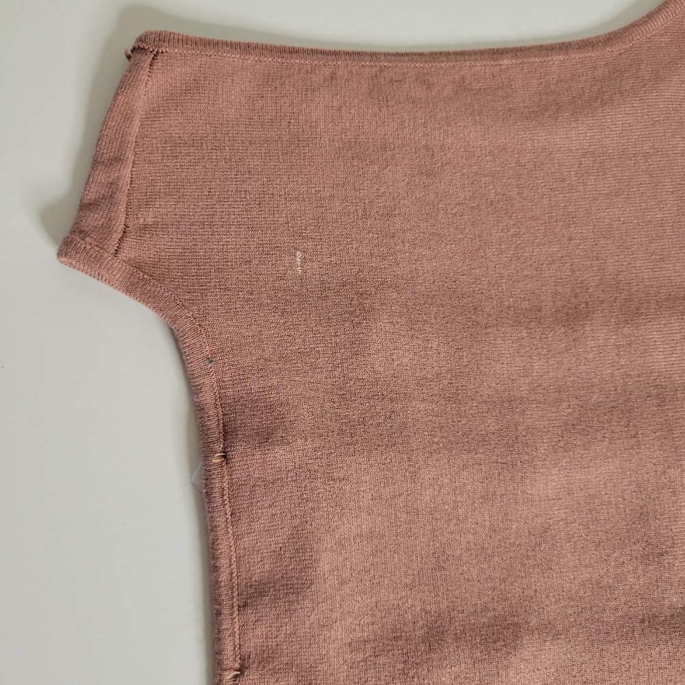 Ann Taylor Loft,   Dusty Rose Knit, size M, center ruffle detail sleeveless top. - Picture 11 of 12